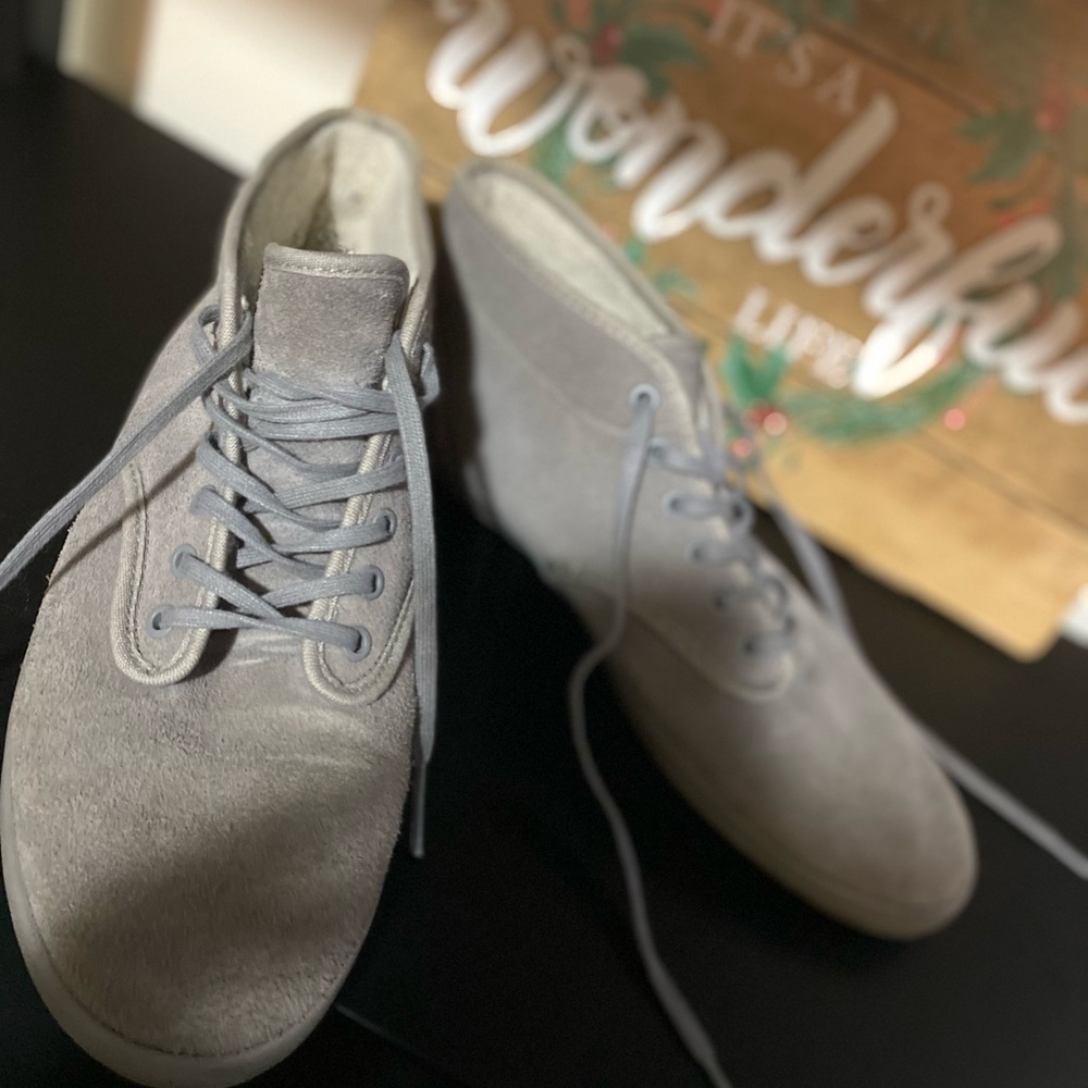 Woman’s size 9 Vans hightop light bootie